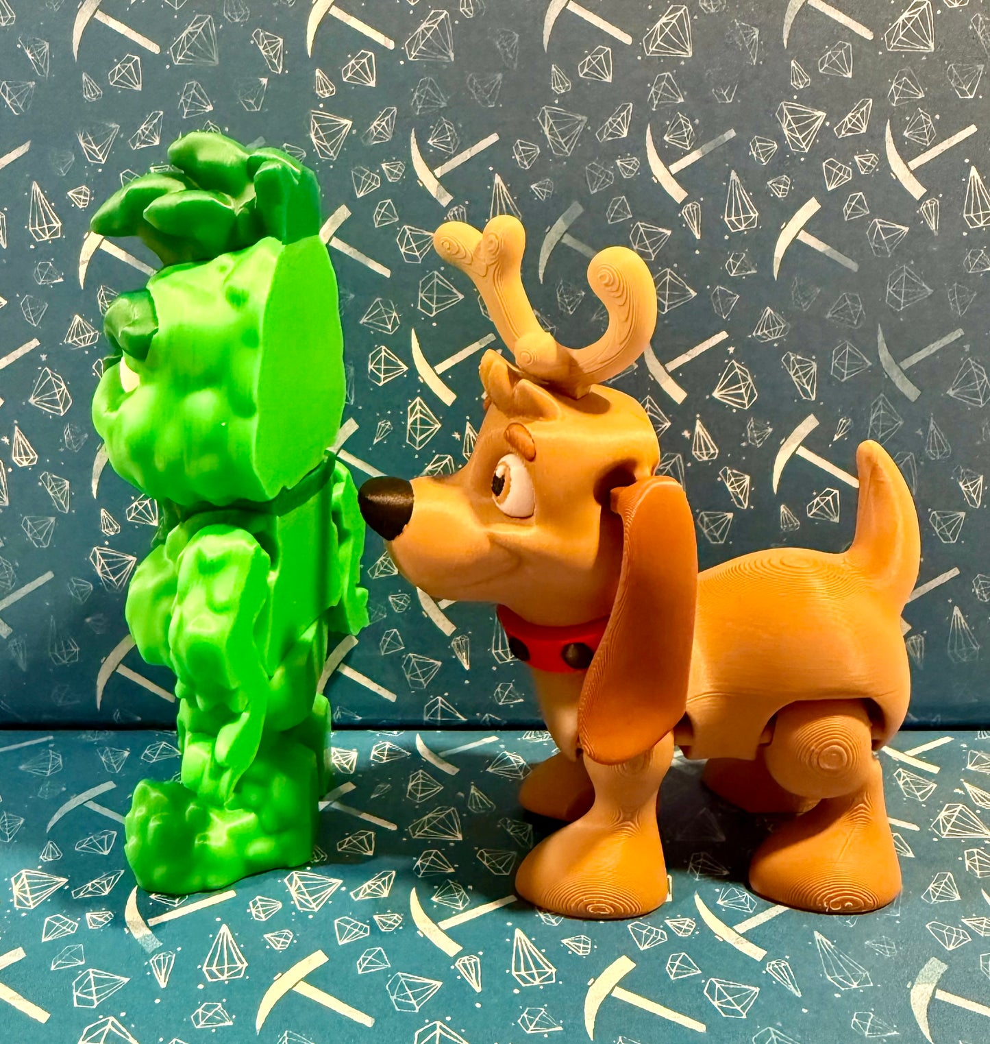 Grinch & Max articulating, 3-D printed models pair￼￼
