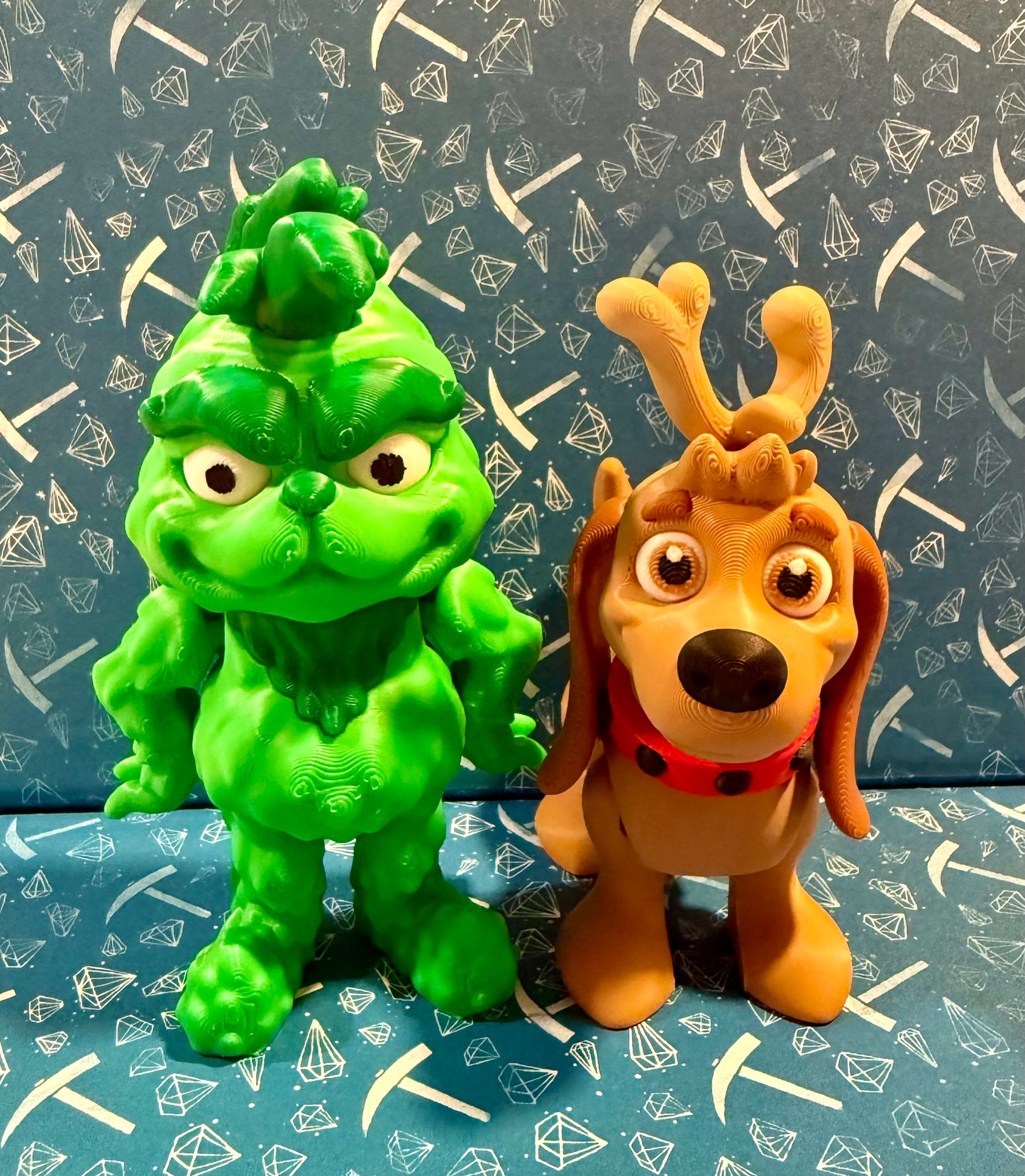 Grinch & Max articulating, 3-D printed models pair￼￼