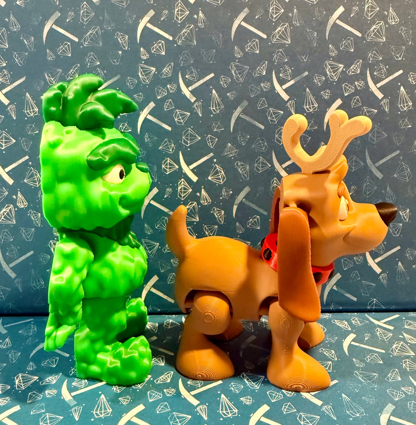 Grinch & Max articulating, 3-D printed models pair￼￼