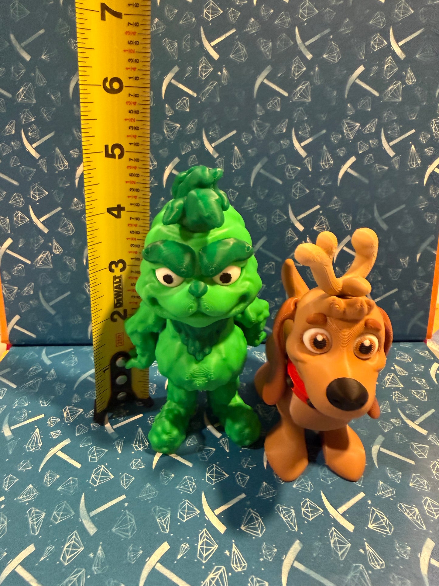 Grinch & Max articulating, 3-D printed models pair￼￼