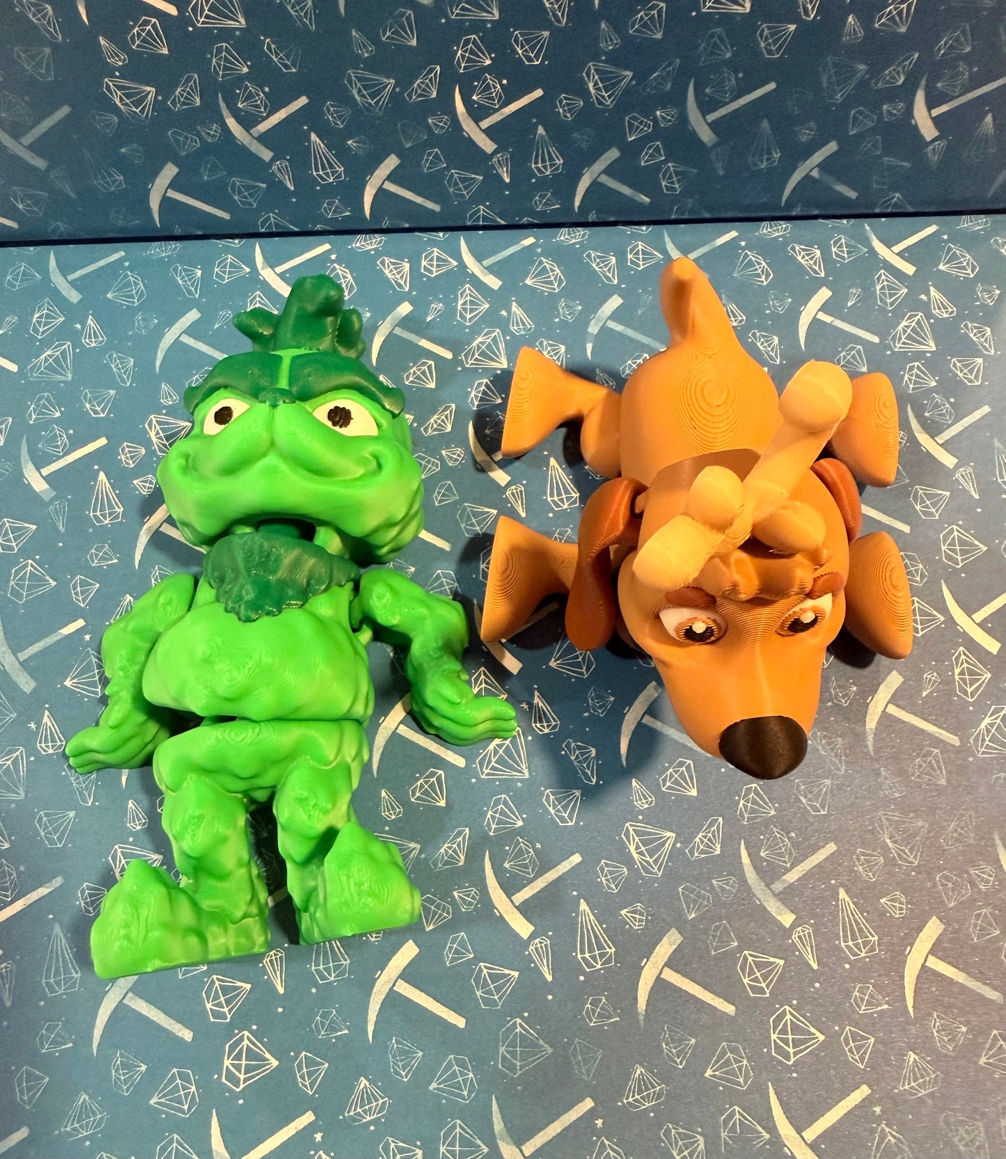 Grinch & Max articulating, 3-D printed models pair￼￼